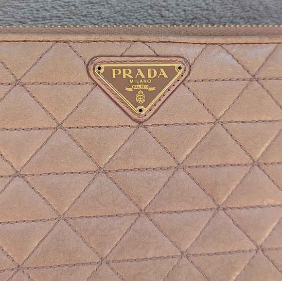 Prada quilted long zip wallet - Picture 3 of 13